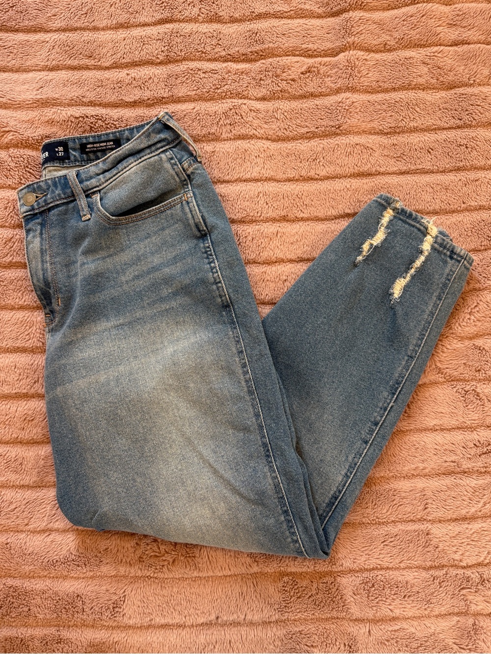 Hollister high-rise Mom Jean SIZE 30 - Picture 1 of 4